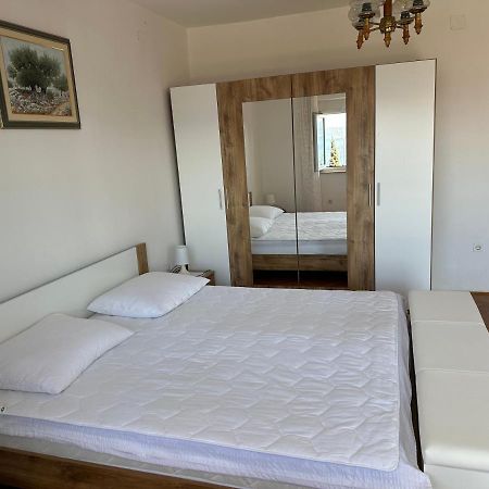 Spacious 2-Room Apartment With Beautiful Sea View 茨里克韦尼察 外观 照片
