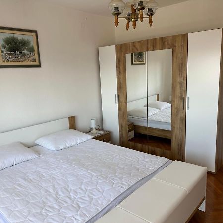 Spacious 2-Room Apartment With Beautiful Sea View 茨里克韦尼察 外观 照片
