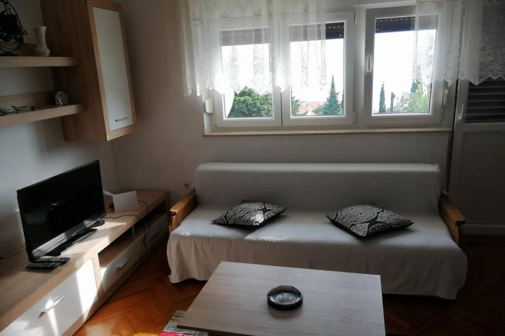 Spacious 2-Room Apartment With Beautiful Sea View 茨里克韦尼察 外观 照片