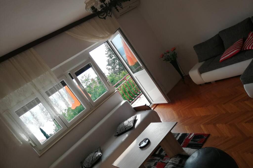 Spacious 2-Room Apartment With Beautiful Sea View 茨里克韦尼察 外观 照片