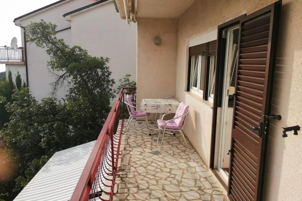Spacious 2-Room Apartment With Beautiful Sea View 茨里克韦尼察 外观 照片