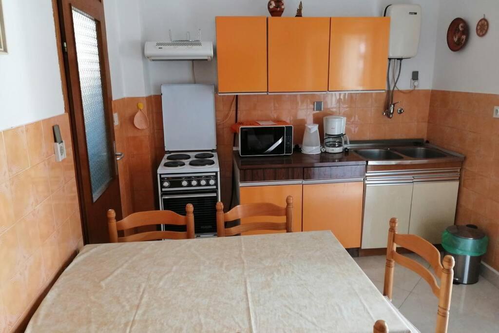 Spacious 2-Room Apartment With Beautiful Sea View 茨里克韦尼察 外观 照片