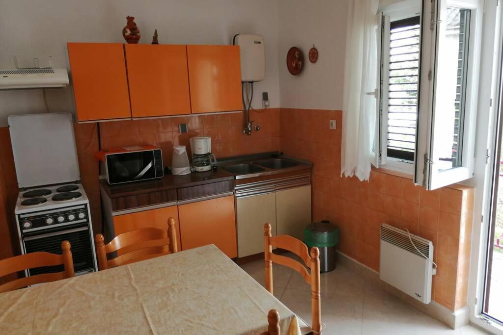 Spacious 2-Room Apartment With Beautiful Sea View 茨里克韦尼察 外观 照片