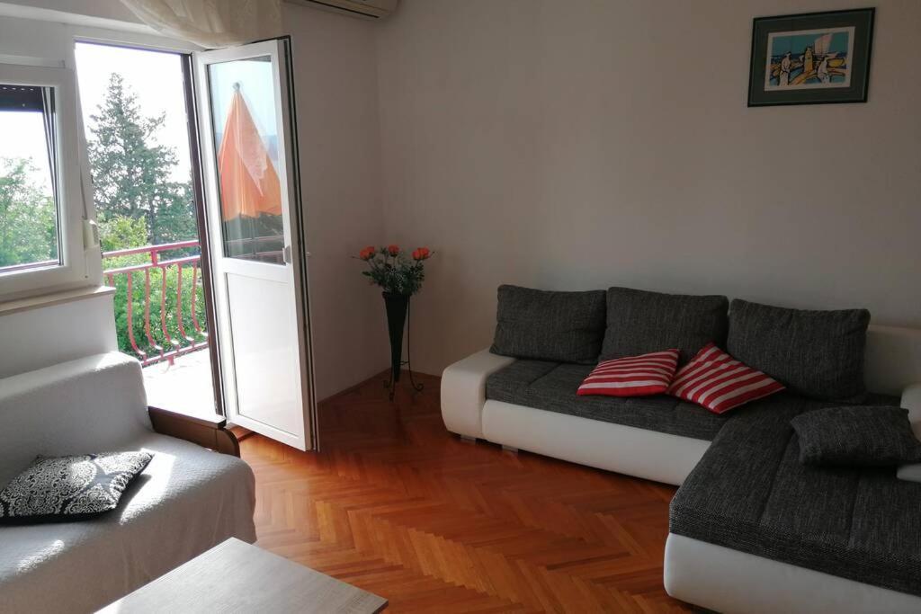 Spacious 2-Room Apartment With Beautiful Sea View 茨里克韦尼察 外观 照片