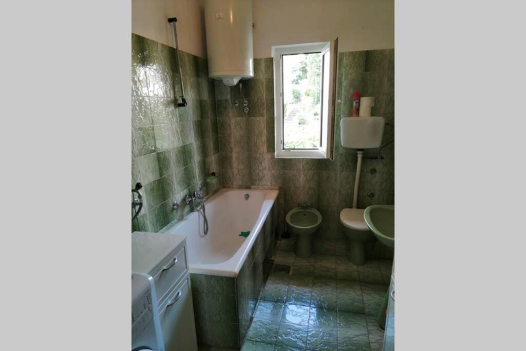 Spacious 2-Room Apartment With Beautiful Sea View 茨里克韦尼察 外观 照片