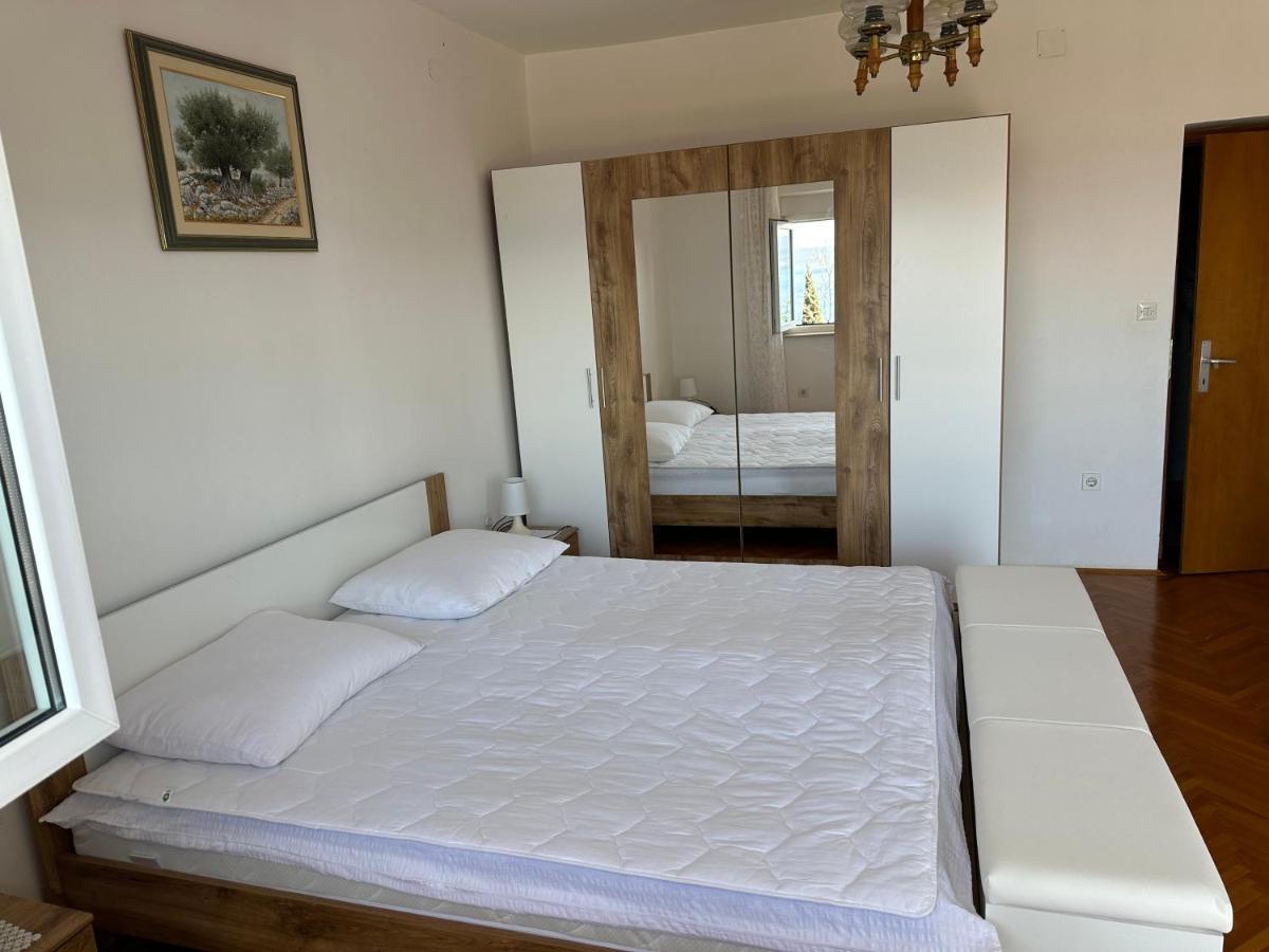 Spacious 2-Room Apartment With Beautiful Sea View 茨里克韦尼察 外观 照片